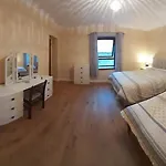 Nyaraló Biddys *